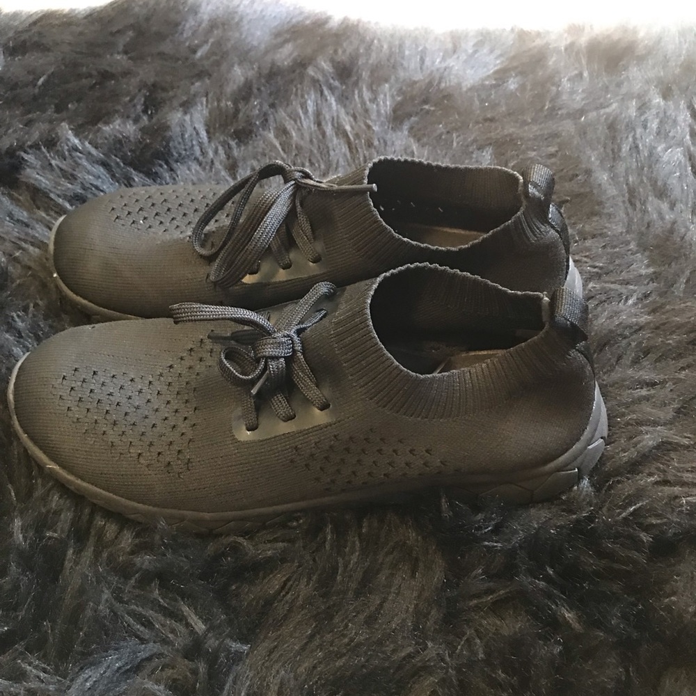 Shoes - Picture 3 of 4